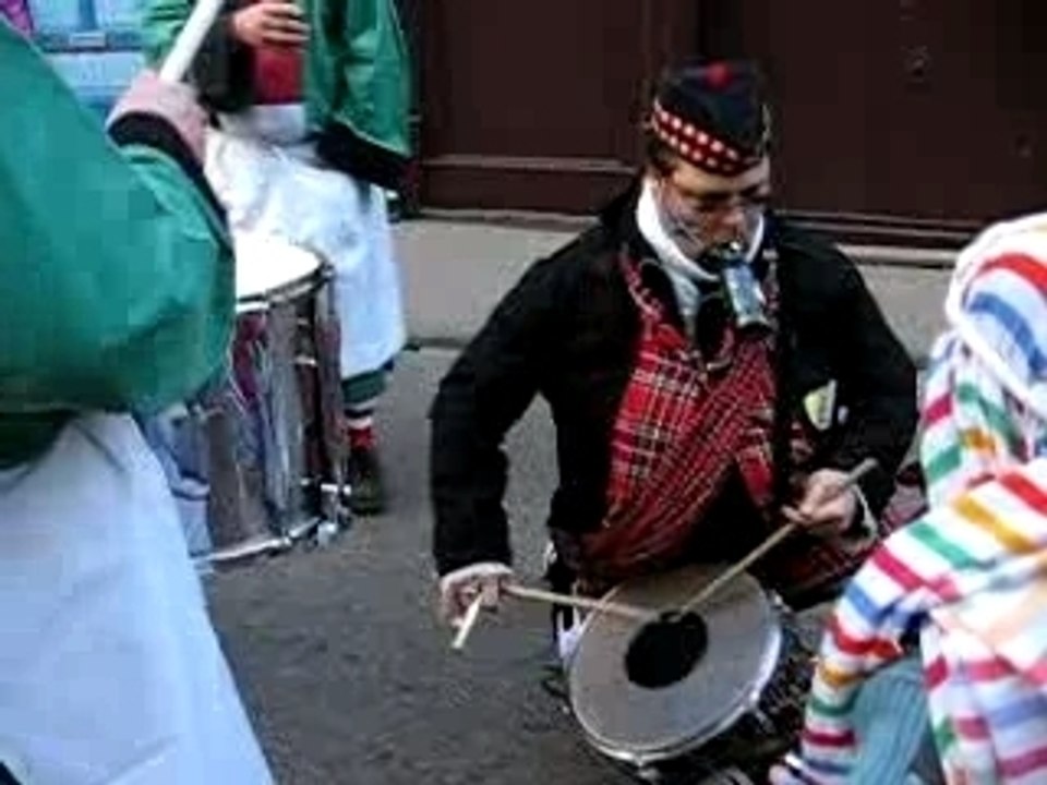 Pas d'age pour jouer du tambour