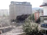 Une démolition ne se passe pas comme prévue en Turquie