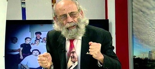 Sosyal medya şiir okurken kendinden geçen tiyatrocuyu konuşuyor