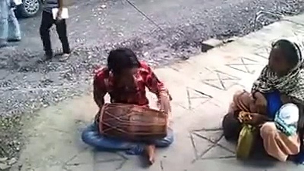 Super Talented Boy Hum Tere Shahar Mein Aaye Hain Musafir Ki Tarah