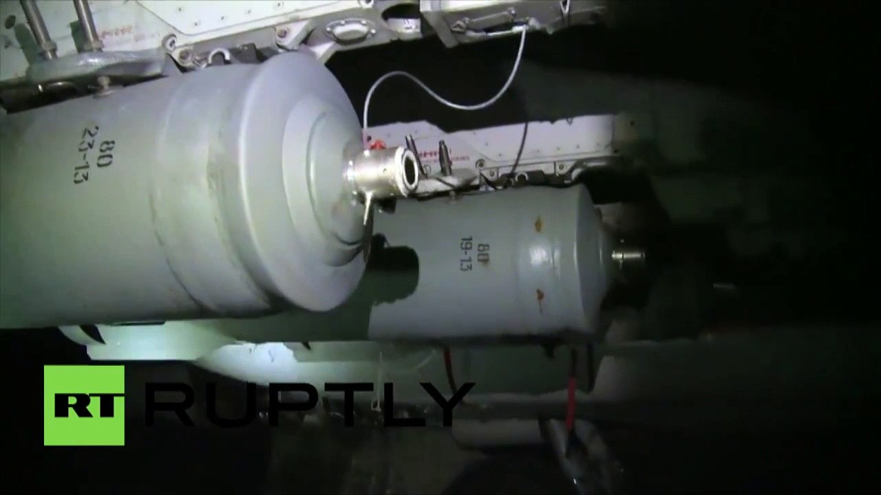 Syrie : les avions de combat russes Su-25 quittent la base aérienne Latakia