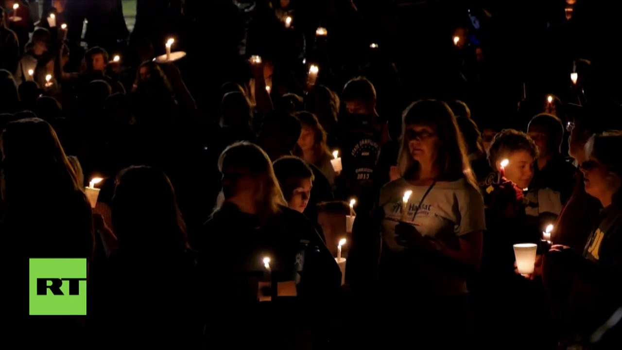 Une veillée aux chandelles en mémoire des victimes du massacre à l’université de l’Oregon