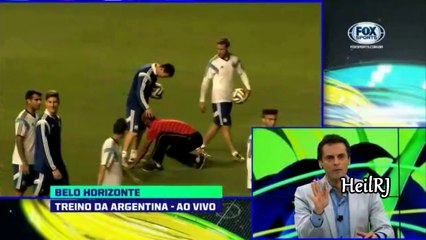 Messi Laughs When is Revered by Fan Identical to Ronaldinho