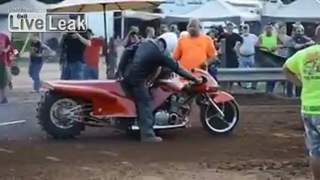 LiveLeak.com - Dirt drag bike racing....or whatever.