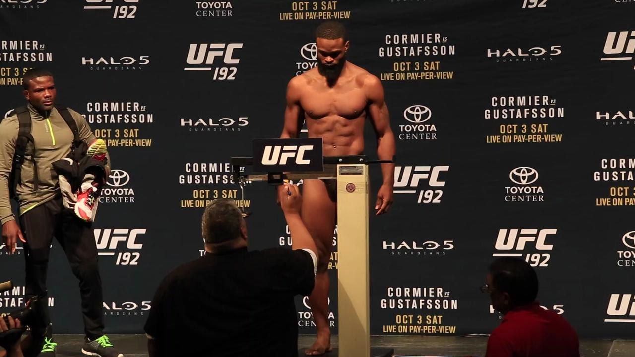 Tyron Woodley makes weight despite no fight with Johny Hendricks