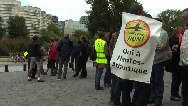Contre les expulsions à Notre Dame des Landes. Rassemblement devant le palais de justice