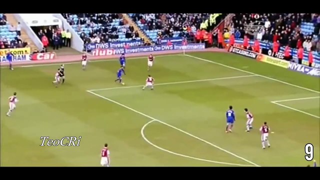 Cristiano Ronaldo vs Lionel Messi - Top 10 Skills & Dribbles HD