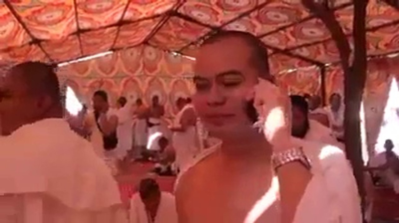 اس شعکس نے عرفات کے میدان میں گیر گرا کے دعا مانگی کے اس کی عیسائی ماں اسلام قبول کر لے فورن ہی اس کی ماں کا فوں a  گی