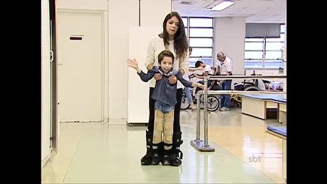 Bota ajuda crianças da AACD a realizar sonho de jogar futebol