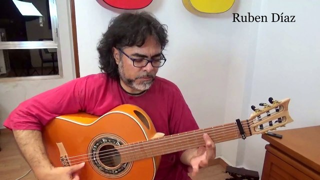 Sound portal(s) THE matchless feature in modern Andalusian flamenco guitars /AG Spain / Ruben Diaz