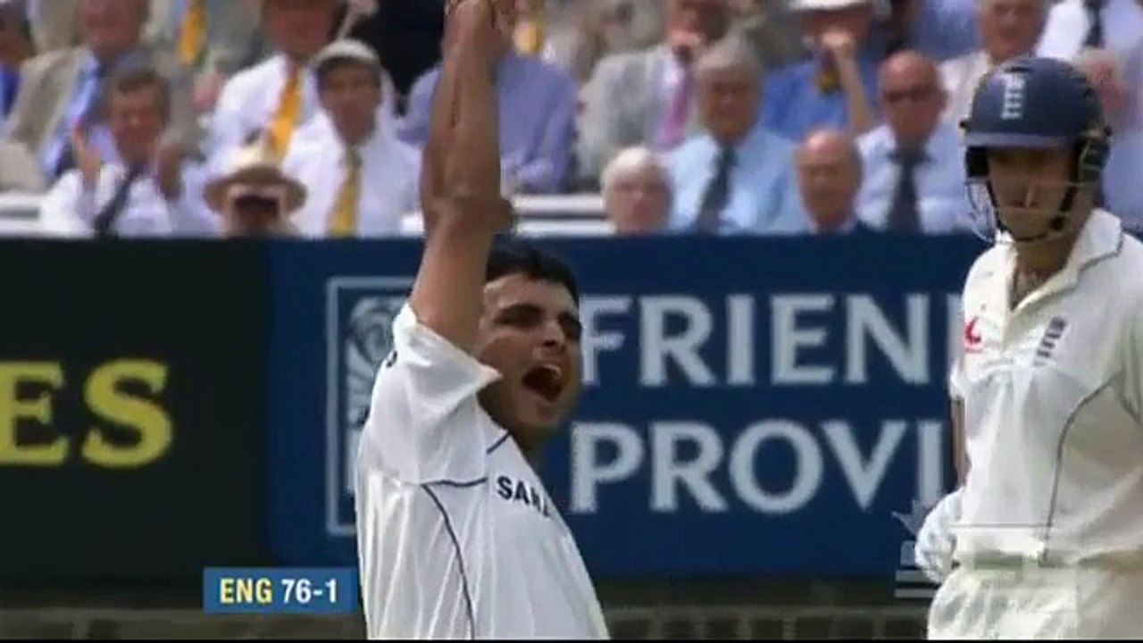 Sourav Ganguly vs Alastair Cook - Sourav Ganguly Wins