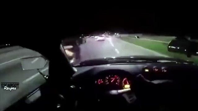 Ce conducteur taré se croit dans GTA V et roule à fond sur une autoroute bondée