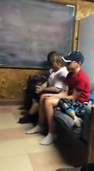 Un enfant aveugle reprend du BBking devant sa classe : magique