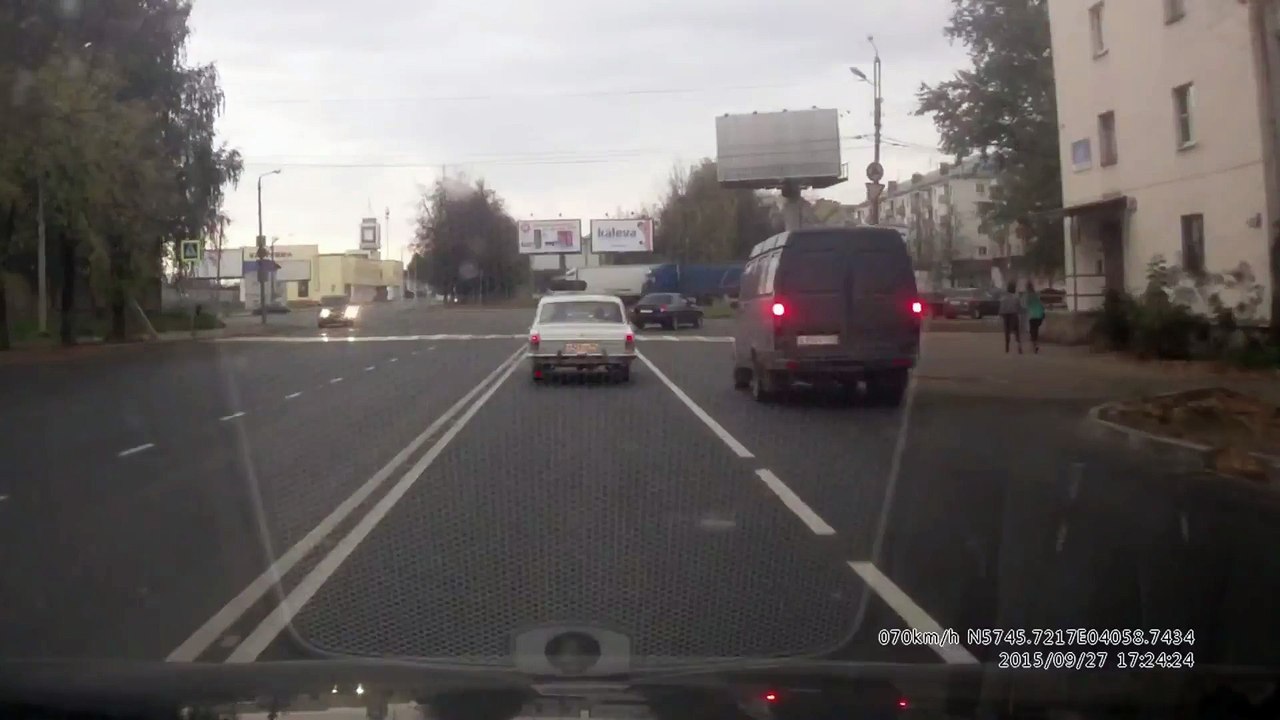 Boire un petit coup c'est agréable, boire un petit coup c'est doux.