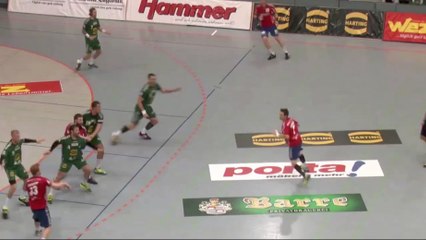 Une prise de judo en plein match de handball !