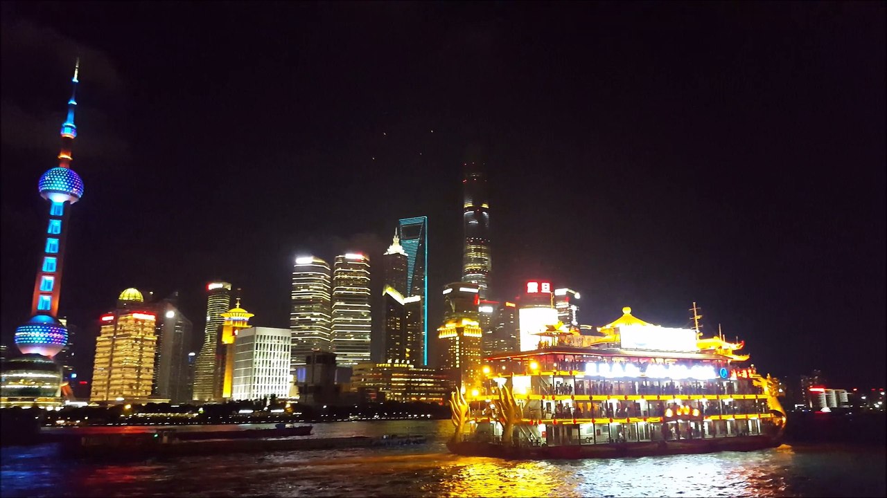 Cruise in Bund Shanghai