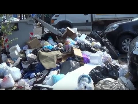 Aversa (CE) - Discarica in Viale Europa: il benvenuto in città (02.10.15)