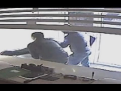 Cerignola (FG) - Tentano rapina a Compro Oro , il titolare reagisce (03.10.15)