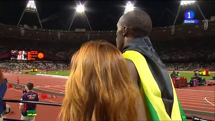 Quand Usain Bolt Interrompt l'Interview par Respect pour l'Hymne Américain