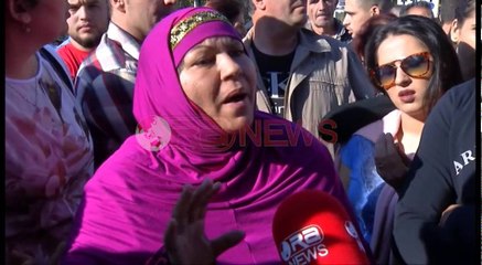 Tregtarët e “Medresesë” në protestë: Po na vihen gjoba arbitrare - Ora News- Lajmi i fundit-
