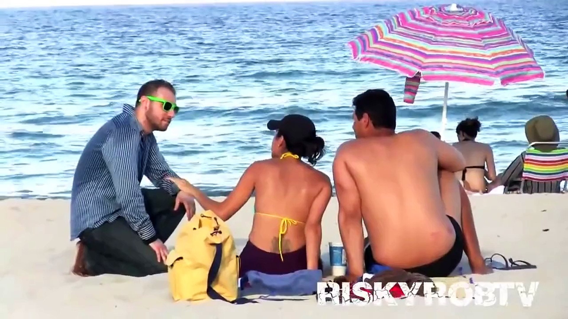 Funny Sex On The Beach Prank - Dailymotion Video