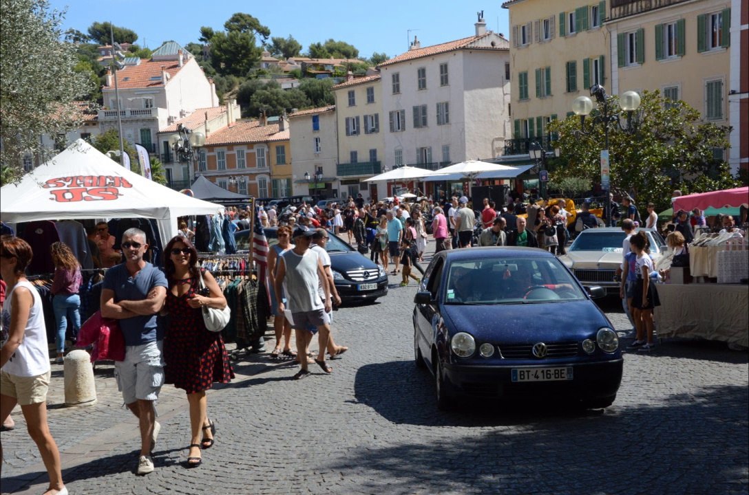 Journée Vintage & Cars Ollioules 2015 - Interview Thierry Crestin & Michel Thuilier - 720p