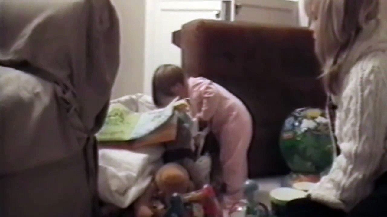Baby girl dances to beat box