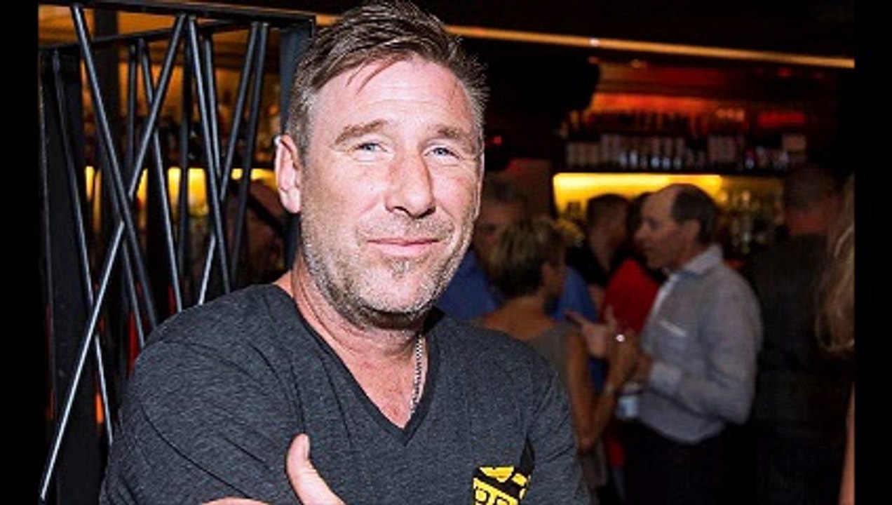 Peter MacLeod « aperçoit » un étrange ovni dans le ciel ?