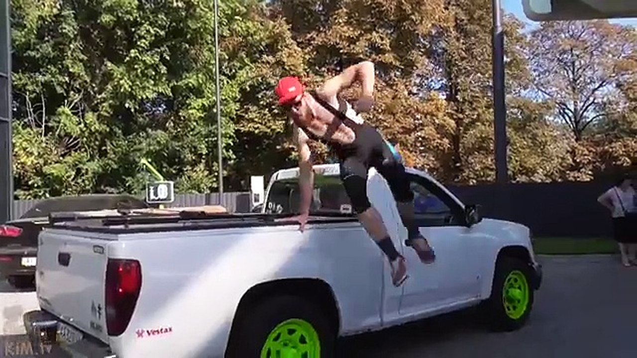 Plein d'essence gratuit si vous venez en bikini