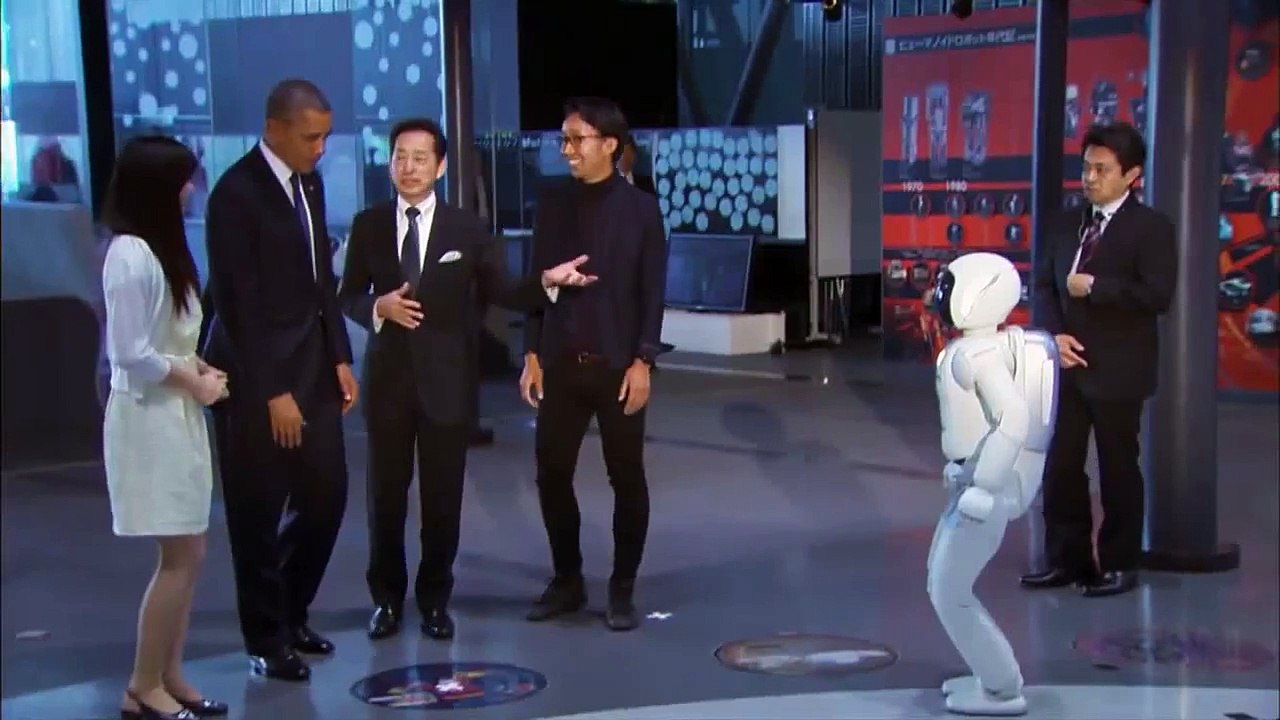 Technology | President Obama Plays Soccer With Japanese Robot Asimo