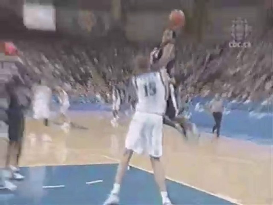 JO 2000 : Dunk de Carter sur Weis
