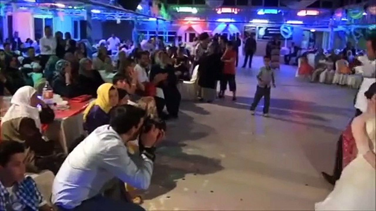 Oyunu Beğenilmeyen Damadın Çıldırdığı An