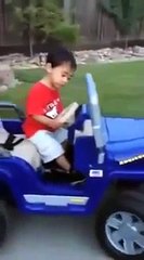 ARAÇ KULLANIRKEN UYUYAN ÇOCUK