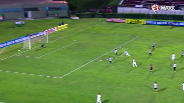 Jorginho chuta de longe e Glaysson bate roupa