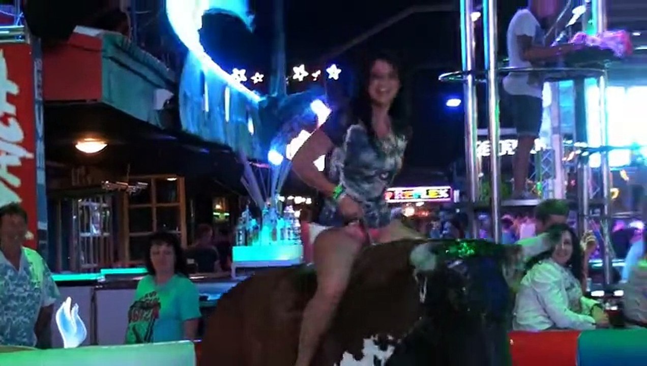 ☼ Magaluf 2014 - girl is rodeo bull riding and revealing her