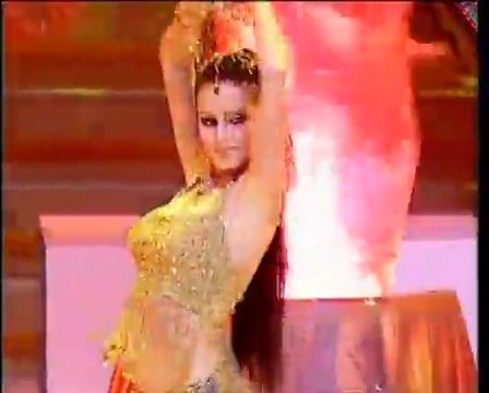 Sizzling Yana Gupta performing at iifa
