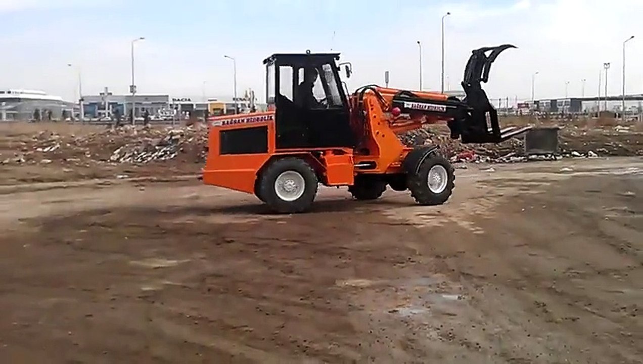 Bağsan Hidrolik - 4X4 Belden Kırma Yükleyici
