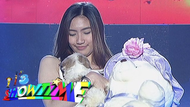 It's Showtime: Richard and Jess' gifts to Pastillas Girl