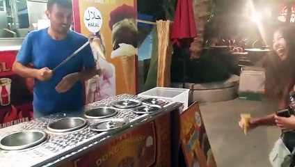 Yabancı Kızın Maraş Dondurmacısıyla İmtihanı