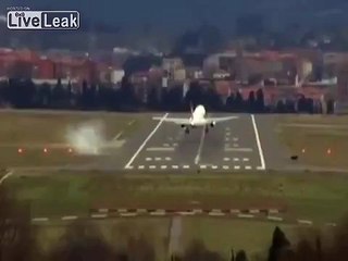 Bilbao - Scary landing attempt in Loiu Airport 13/02