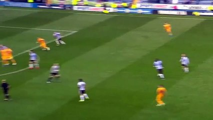 Kaleciye hiç acımadı! 45 metreden astı!