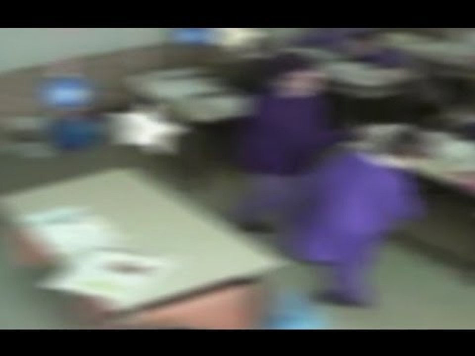 Parete (CE) - Alunni picchiati e derubati delle...