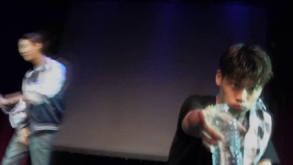 [My FANCAM] 150906 Jenissi gave us his bottle @ Showcase in Paris.