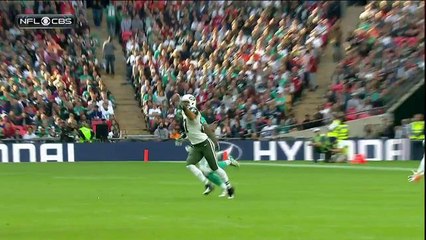 London calling: Decker makes one-handed snag