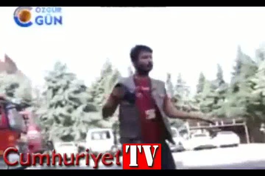 Özel harekat polisleri Silvan'da bir muhabiri kafasına silah dayayarak gözaltına aldı