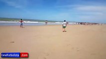 El Cholo Simeone corre en la playa junto a varios aficionados • 2015