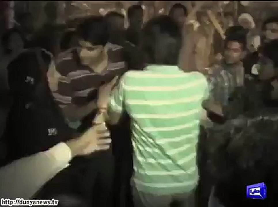 Dunya News- Lahore- PTI supporters fights among other in rally.