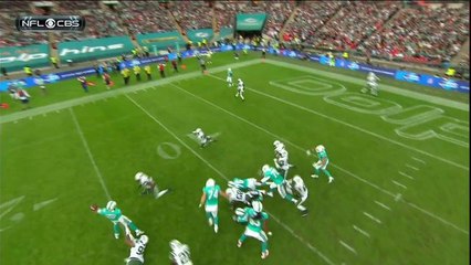 Tannehill flings out risky left-handed pass