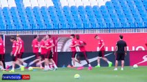 El hijo de Jackson Martínez se divierte jugando fútbol en el estadio Vicente Calderón • 2015