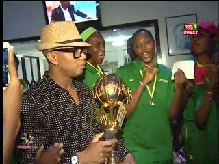 El Hadj Diouf parle aux Lionnes du Basket